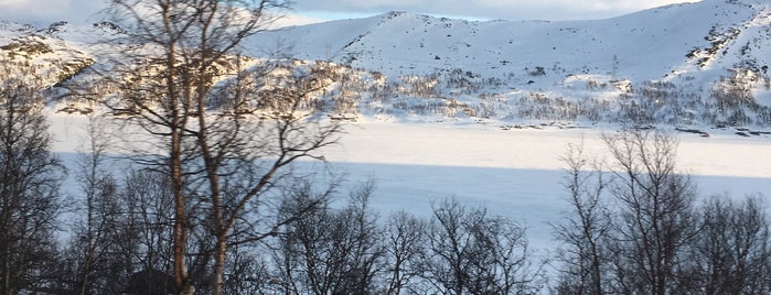 Haugastøl stasjon is one of Lugares favoritos de Derek.