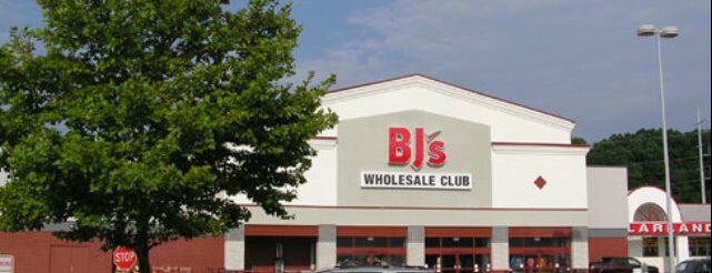 BJ's Wholesale Club is one of สถานที่ที่ Frank ถูกใจ.