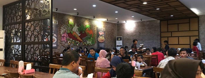 Super Penyet is one of Must-visit Restaurants in Semarang.