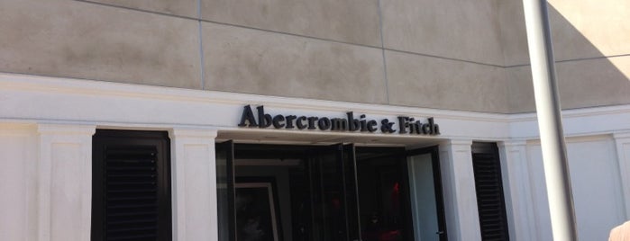 Abercrombie & Fitch is one of Tempat yang Disukai Enrico.