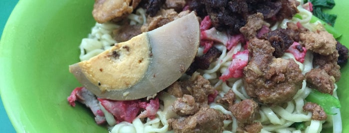 Mie Lindung is one of Must-visit Ramen or Noodle House in Medan.