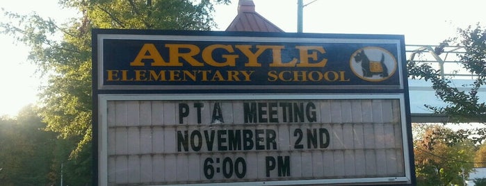 Argyle Elementary School is one of Orte, die Lisa gefallen.