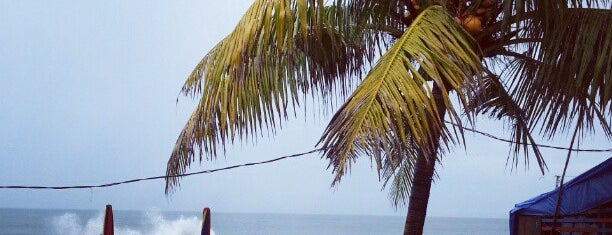 Pantai Padang is one of Tempat yang Disukai Hendra.