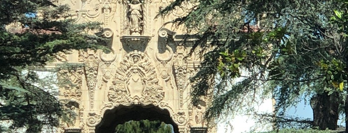 Portal of the Folded Wings, Shrine to Aviation is one of Burbank.