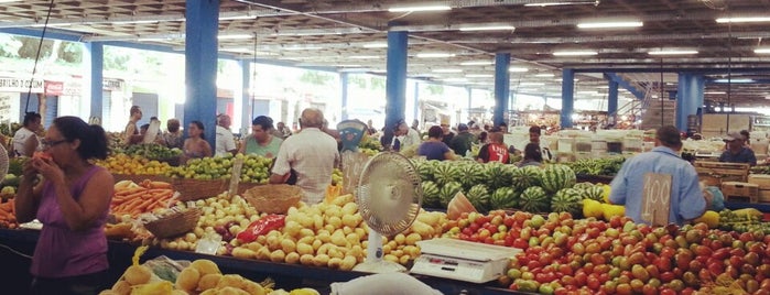 Mercado Das Mangueiras is one of สถานที่ที่บันทึกไว้ของ Larissa.