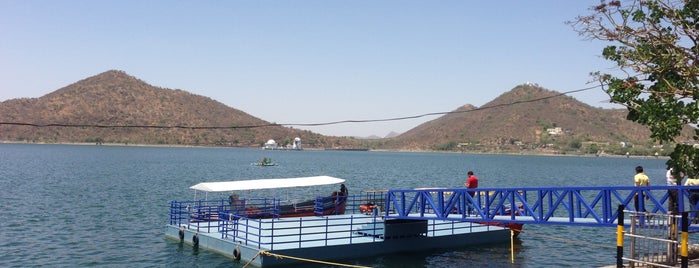 Fatehsagar Lake is one of Posti che sono piaciuti a Jorge.