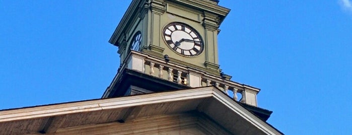 Deptford Town Hall is one of Lieux qui ont plu à Jon.