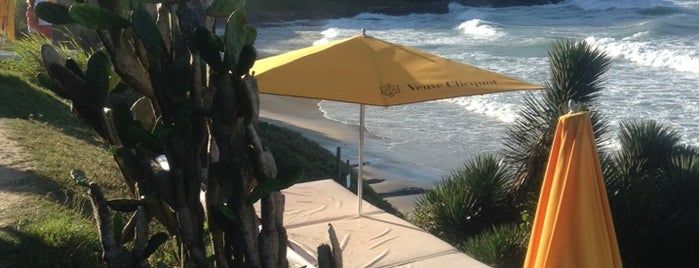 Rocka Beach lounge & Restaurante is one of Alex : понравившиеся места.