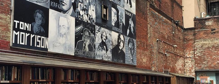Brattle Book Shop is one of Boston Area To Do/Redo.