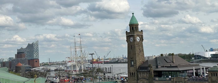 Sankt Pauli-Elbe Tunnel is one of Hamburg Sight seeing.