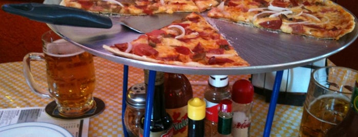Pizzas Rocco is one of สถานที่ที่ Leslie ถูกใจ.