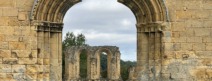 Byland Abbey is one of Carlさんのお気に入りスポット.