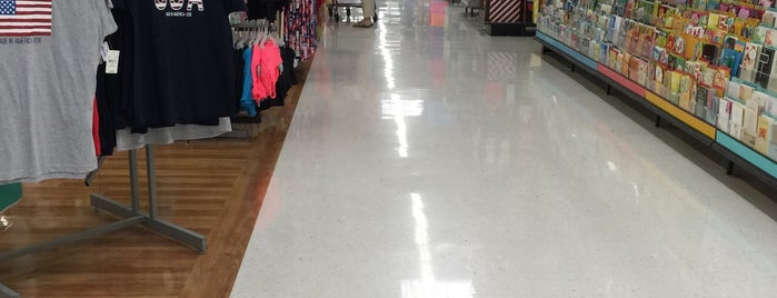 Walmart Supercenter is one of Tempat yang Disukai Phillip.