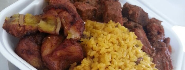 Lelo's Puerto Rican BBQ is one of สถานที่ที่บันทึกไว้ของ Kimmie.