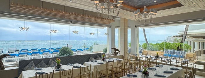 Ola Oceanfront Bistro is one of Places to check out in San Juan.