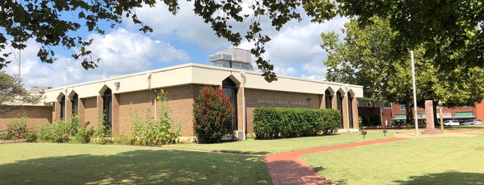 Lincoln County Courthouse is one of Oklahoma Courthouses.