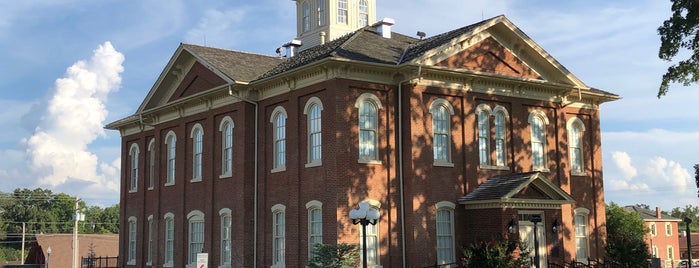 Cherokee Nation Capitol Building is one of Lieux qui ont plu à Lisa.