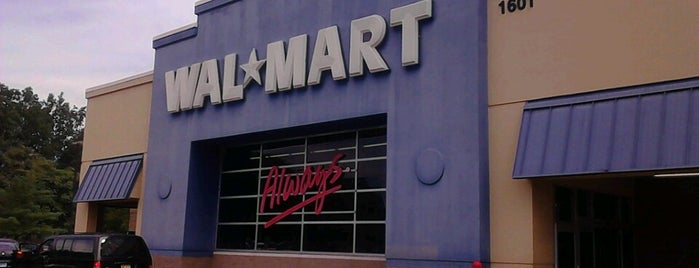 Walmart Supercenter is one of Posti che sono piaciuti a Edgardo.