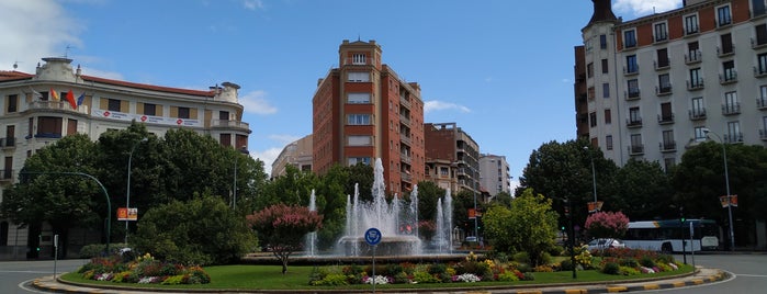 Plaza Principe De Viana is one of Lugares.