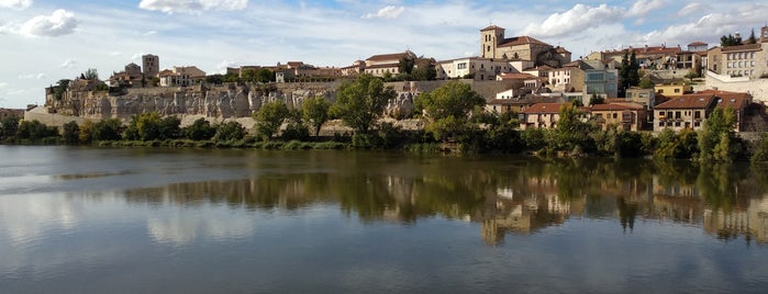 Puente De Piedra is one of Locais curtidos por Alberto.