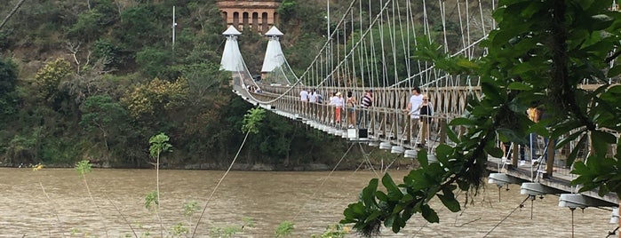 Puente de Occidente is one of Tempat yang Disukai Loredana.