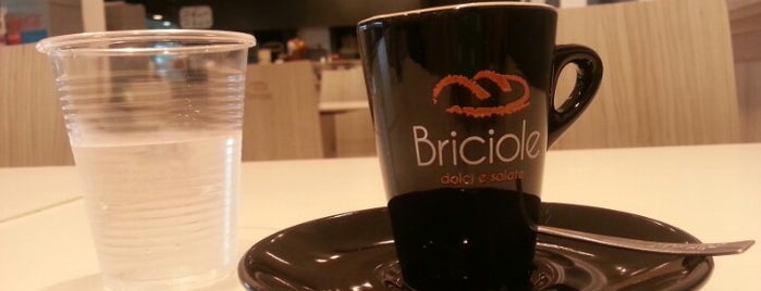 Briciole Bar is one of Locais curtidos por Özdemir.