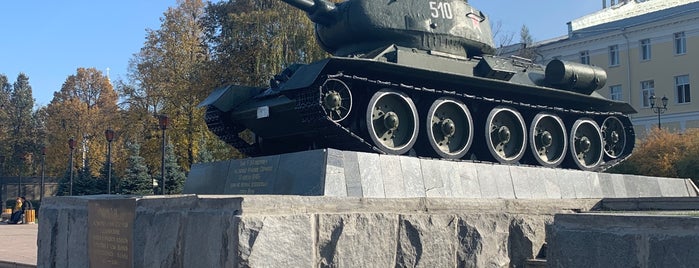 Танк Т-34-85 is one of Скульптуры и памятники  на улицах Н.Новгорода.