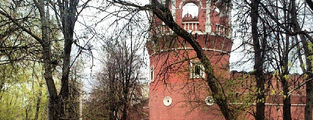 Сквер у Донского монастыря is one of Places.