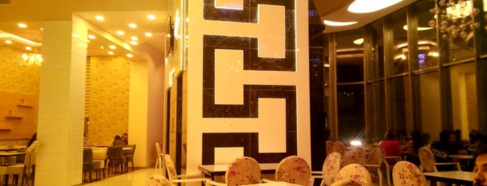 Boss Cafe & Restaurant is one of Posti che sono piaciuti a Özgür.