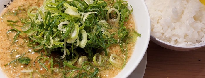 京都銀閣寺ますたにラーメン 日本橋本店 is one of Lieux qui ont plu à Hide.