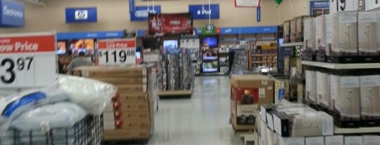 Walmart Supercenter is one of Lugares favoritos de Micah.