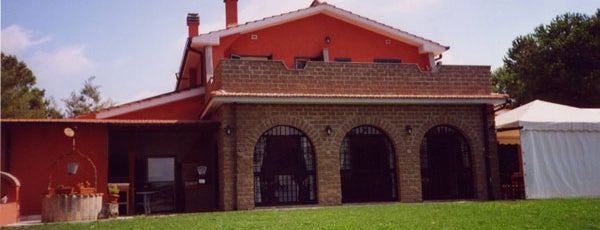 Aeroporto di Roma Fiumicino (FCO) is one of Gli Agriturismi suggeriti da Roma&Più.