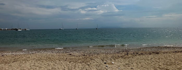 Palaio Faliro Beach is one of Recko 23.