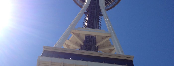 Space Needle is one of Tempat yang Disukai Beth.