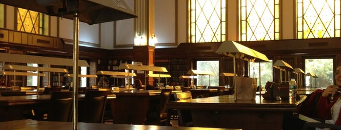 İ.Ü. Hukuk Kütüphanesi is one of ⚓️Ceydaさんの保存済みスポット.
