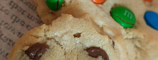 Cow Chip Cookies is one of Tempat yang Disukai Enrique.