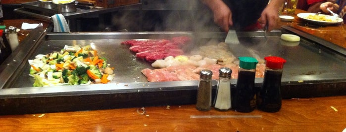 Kobe Japanese Steakhouse & Sushi Bar is one of Tempat yang Disukai Justin.