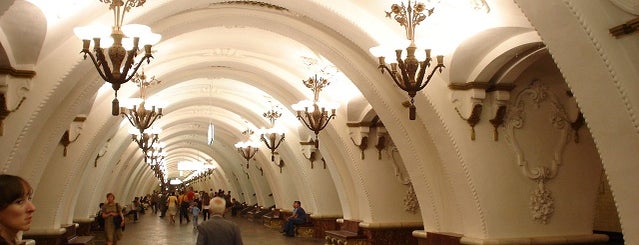 metro Arbatskaya, line 3 is one of Познавательно-московское.