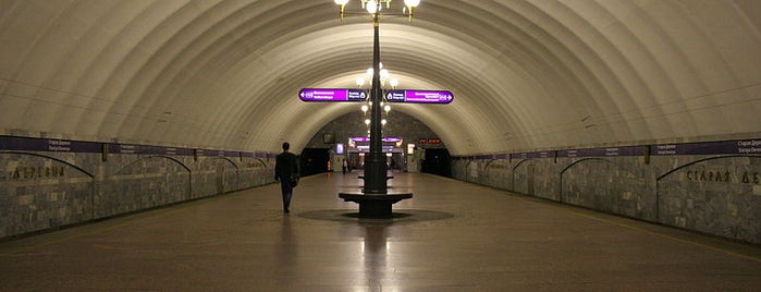 metro Staraya Derevnya is one of Список.