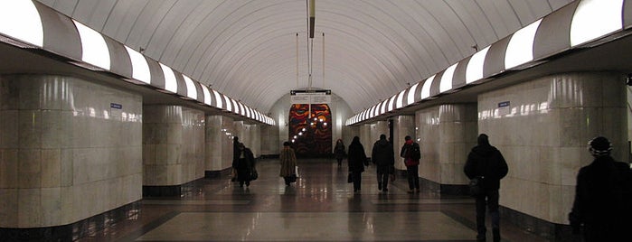 metro Dubrovka is one of Люблинско-Дмитровская линия (10) - салатовая.