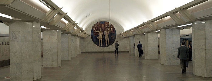 metro Polyanka is one of Серпуховско-Тимирязевская линия (9) - серая.