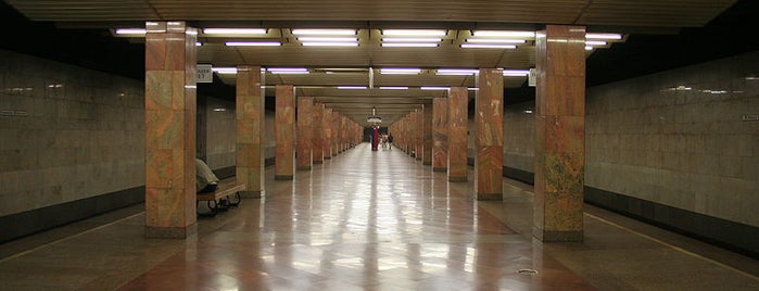 metro Pechatniki is one of Люблинско-Дмитровская линия (10) - салатовая.