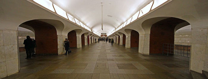 metro Borovitskaya is one of Серпуховско-Тимирязевская линия (9) - серая.