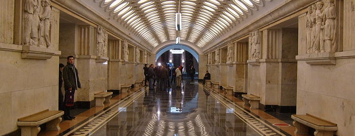 metro Elektrozavodskaya is one of Lugares favoritos de moscowpan.