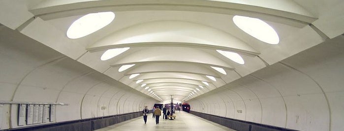 metro Altufyevo is one of Lugares favoritos de Gafina.