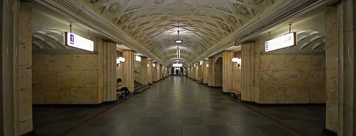 Метро Театральная is one of Moskau.