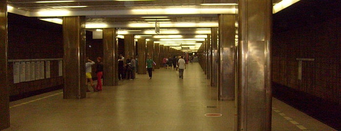metro Prazhskaya is one of Серпуховско-Тимирязевская линия (9) - серая.