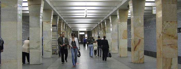 metro Varshavskaya is one of Большая кольцевая линия (11) - бирюзовая.