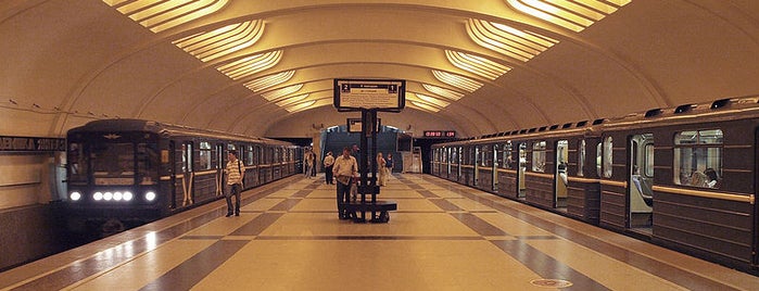 Метро Улица Академика Янгеля is one of Московское метро.