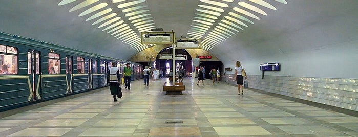 metro Nakhimovsky Prospekt is one of Серпуховско-Тимирязевская линия (9) - серая.